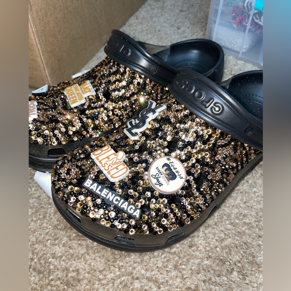 New Bedazzled Translucent Black CROCS 🤩 M7/W9